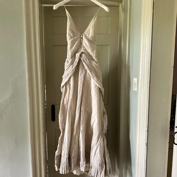 This is a Nicole Miller wedding dress, size 10. It wants to get married again! - Picture 3 of 17